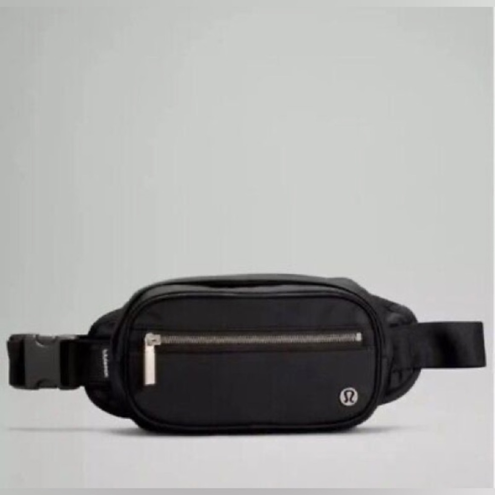 NWOT Lululemon Wunderlust Belt Bag 1.8L Black